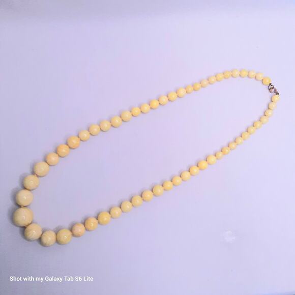 Jumbo Graduated Beaded Necklace Lemonade Yellow Acrylic Spring Clasp - Picture 3 of 8